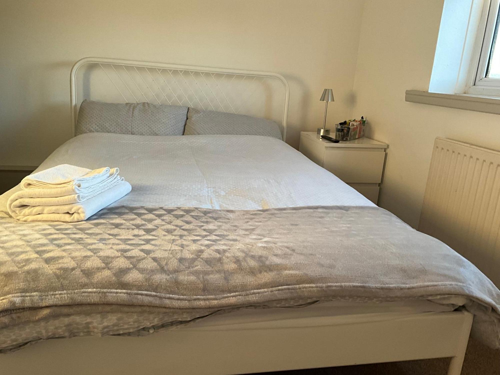 Comfy, Cosy Small Double With Wi-Fi Earley エクステリア 写真